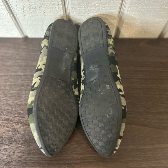 Judy + Birdies The Blackbird Khaki Camo Flats, size 6.5. - Picture 7 of 7